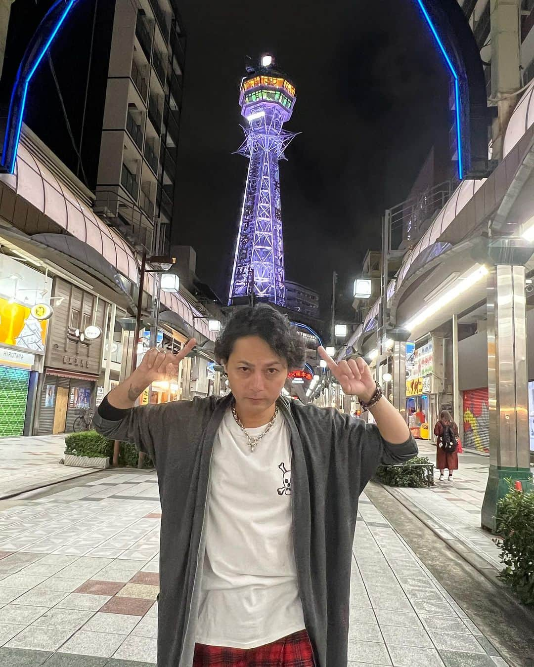 原田喧太のインスタグラム：「通天閣頭に生えた😆 #大阪 #通天閣  #まだ大阪かい」