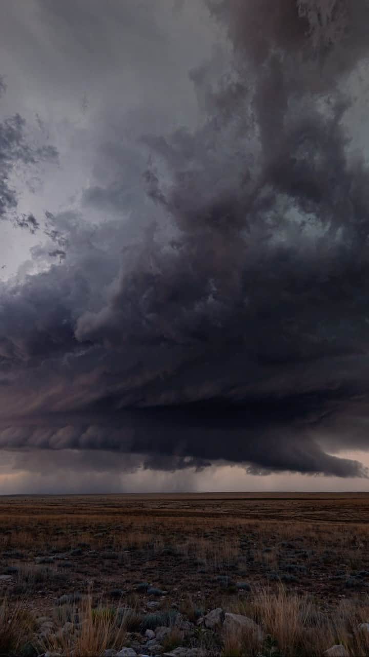CANON USAのインスタグラム：「#CanonExplorerOfLight @ladzinski leads his team on a storm-chasing adventure in the Midwest. See the spectacular storms and cloud formations they encounter on their journey. 🌪🌧 #eosr5c #canoncamera #photography #naturephotography」