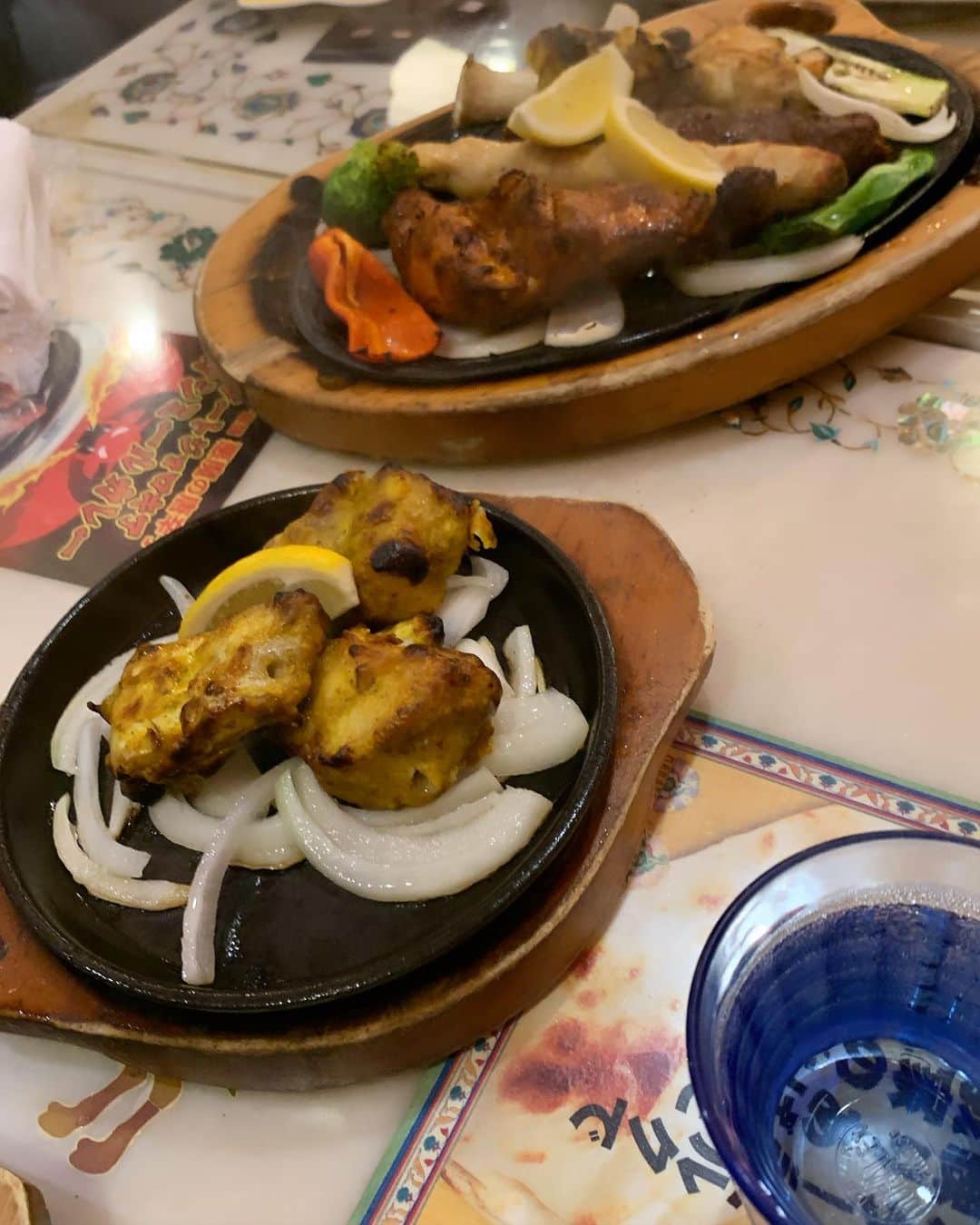 黒沢薫さんのインスタグラム写真 - (黒沢薫Instagram)「そういえば、#高崎音楽祭 の1日目終わりに タクシー飛ばして #GBB 有志で訪れた　#マハトマ　の料理が美味しかった。パキスタン、北インド系のゴージャスな味。タンドールで焼かれた肉もチーズクルチャも美味。石焼きビリヤニは発想からして楽しかった。そして GBBはライタ(ヨーグルト)とビリヤニの相性の良さを覚えました！ミュージックダイレクター笹路さんに「黒沢君、頼むよ」と言われてオーダー任されたのは責任重大だったけど、うまくやれたと思う笑 来年もまた行きたいなあ。 #swipe #memory #高崎音楽祭 #curry #tandoori #biriyani  #yum #spicy #happy #instafood #ハードコアカレーシンガー #カレーグラム　#lovelife」10月17日 22時33分 - kaorukurosawa_lovelife