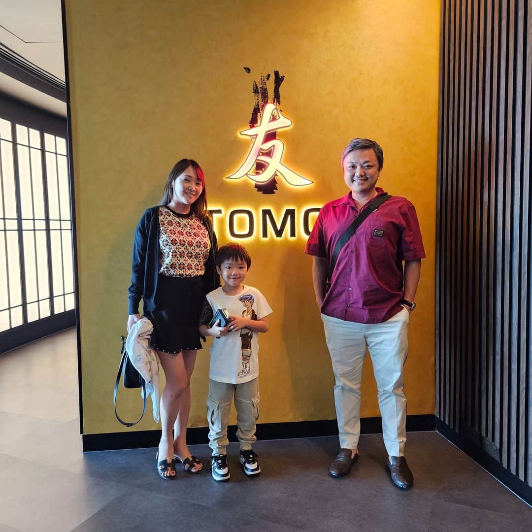 与沢翼のインスタグラム：「ドバイの和食「友」でランチ。歴史もあって有名な店。昔テレビで撮影場所に貸してもらった。今日は奥さんの産後検診で隣の病院に来たので寄ってみた。予約してなかったのに社長さんが声かけてくれて丁寧に対応いただき嬉しかった。美味しかったです。ありがとうございます。」