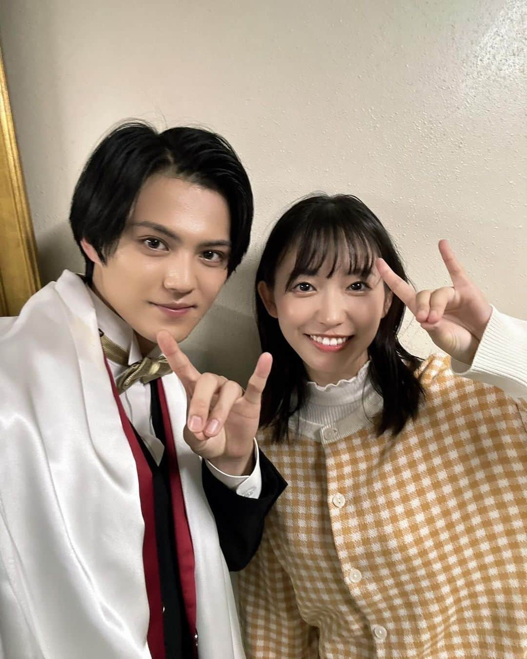 志田音々さんのインスタグラム写真 - (志田音々Instagram)「🦊 会う度に実感する 大大大好きな人たち！ そして投稿には載せられないけど、大好きなスタッフさんたち！  会える頻度はぐっと減ってしまうけど、これからも仲良しでいたいな☺︎  💭この日会えた方々全員とはツーショット撮れなかったんです…残念😢  ファイナルステージにご来場いただいた方々、配信をご視聴いただいた方々ありがとうございました🍀 普段は聞くことが出来ない皆様の声援を全身で浴びて、改めて皆様の応援のあたたかさを実感させていただきました。みんな大好きです！！♡  約1年間ありがとうございました✨」10月17日 22時33分 - shida_nene0715