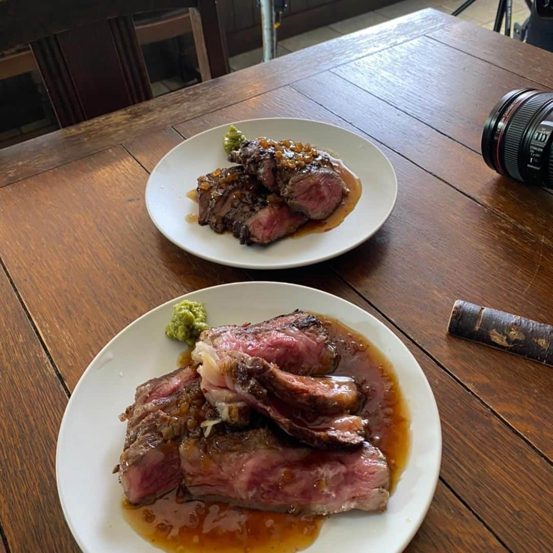 唐橋ユミさんのインスタグラム写真 - (唐橋ユミInstagram)「🍴　  🍴  いわき市にあるHagiフランス料理店で、酒粕を食べた福島牛をいただきました！  美味しい✨ 甘みが感じられるお肉。  そして萩シェフのおっしゃる通り 大吟醸🍶と合わせると お肉がすすみます。 ワインも好きですが、 ステーキに日本酒も👌！  キャンペーン始まっています✨ ↓  https://sakekasu-beef.com/」10月17日 22時35分 - yumikarahashi