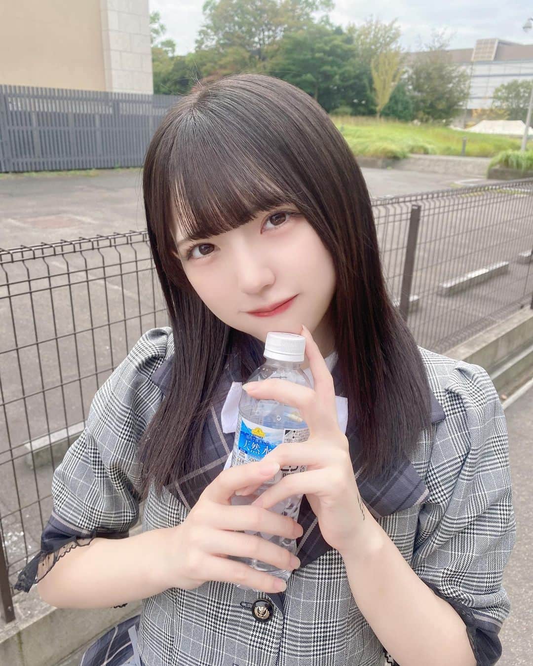 のインスタグラム：「お水に名前書いてあったぜ、うれしい」