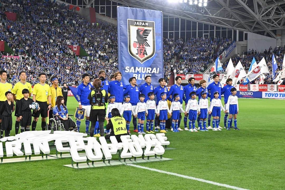 菅原由勢さんのインスタグラム写真 - (菅原由勢Instagram)「新潟、神戸と応援ありがとうございました！  6連勝！でも、まだまだこれから！  #SAMURAIBLUE #サムライブルー #日本代表」10月17日 22時37分 - yukinarisugawara