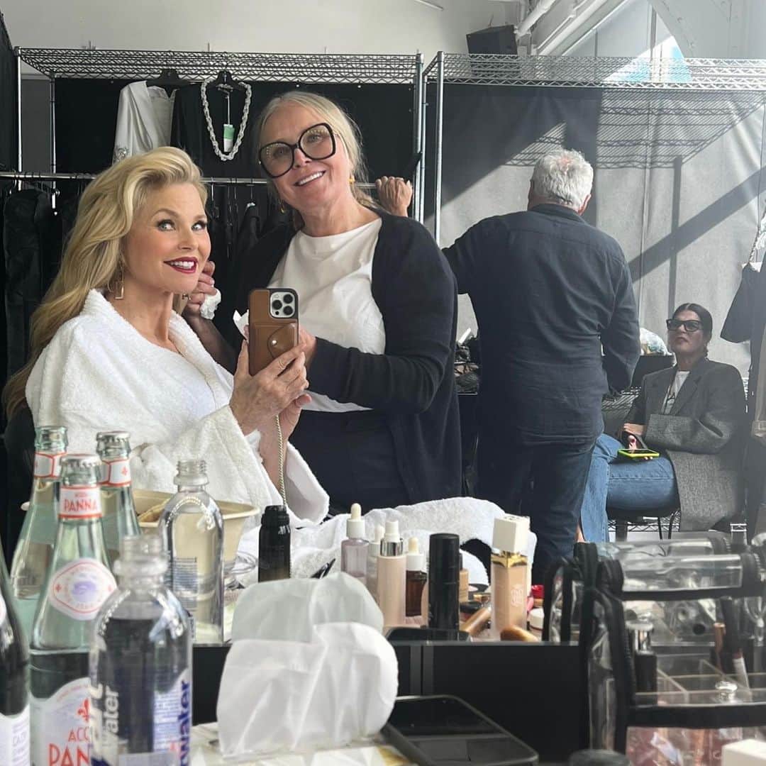 のインスタグラム：「#bts upcoming shoot with @fadilberishaphotography @moyramulholland @mitchbarry @debswatson @newyoumedia Great day!  Fabulous shoot! I’ll let you know when it’s out! 🎬📸🎥」