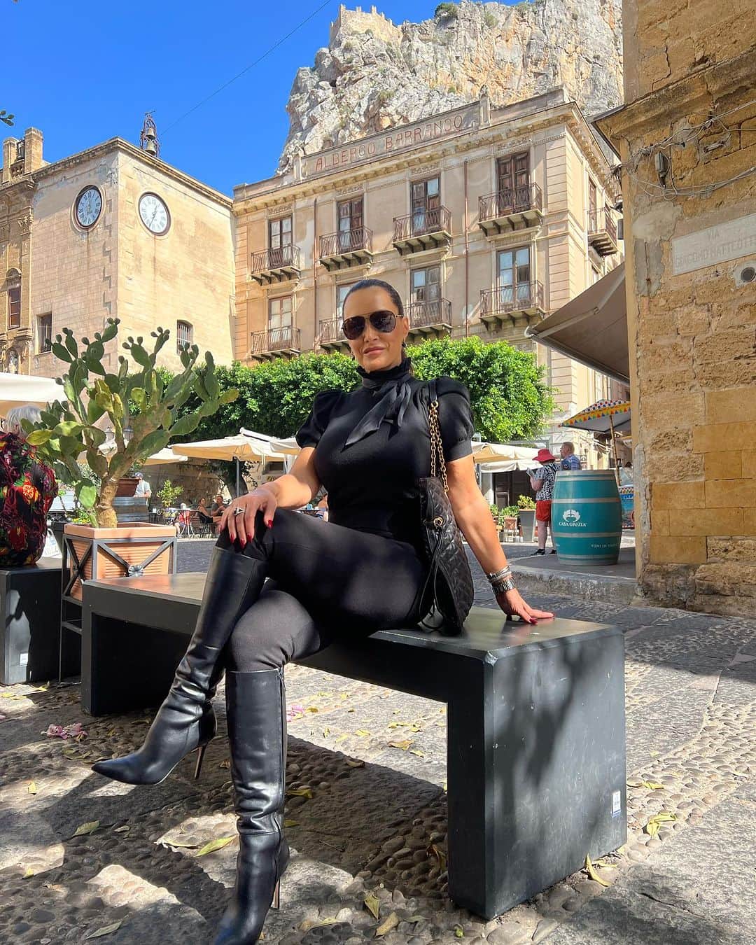 リサ・アンさんのインスタグラム写真 - (リサ・アンInstagram)「Soaking in the sun and the charm of Cefalu, Sicily, Italy 🇮🇹 such a magical last stop on my trip to visit @tenutasangiaime_winery 🍷   #cefalusicily #coastalcharm #italy #thereallisaann   📸: @itmemadison」10月17日 22時44分 - thereallisaann
