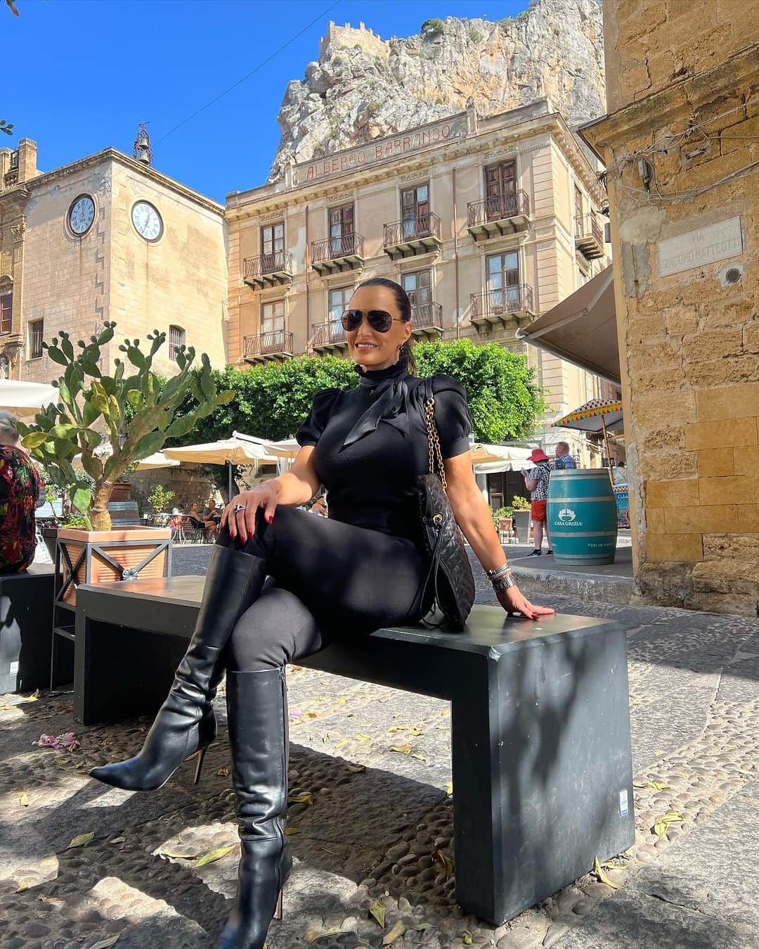 リサ・アンさんのインスタグラム写真 - (リサ・アンInstagram)「Soaking in the sun and the charm of Cefalu, Sicily, Italy 🇮🇹 such a magical last stop on my trip to visit @tenutasangiaime_winery 🍷   #cefalusicily #coastalcharm #italy #thereallisaann   📸: @itmemadison」10月17日 22時44分 - thereallisaann