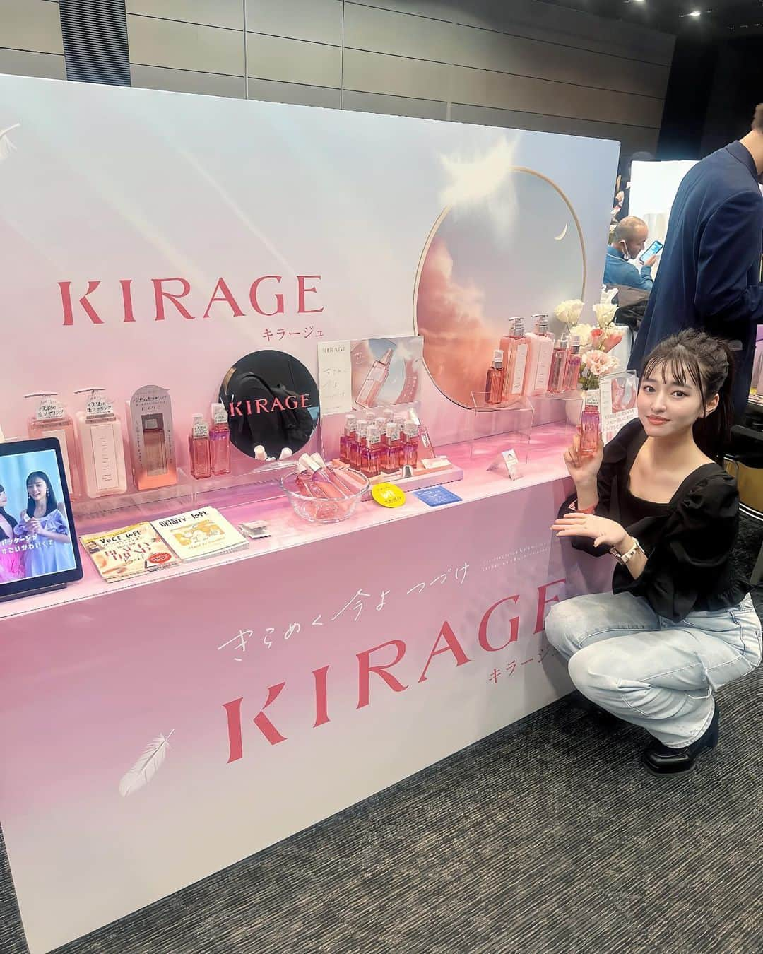 ぷかのインスタグラム：「ロフトコスメフェスティバル2ndに KIRAGEがまたまた参加してたから行ってきた🌸 ・ ・ ・ ・ ・ ・ ・ ・ ・ ・ ・ #ロフト #ロフト展示会  #KIRAGE #KIRAGEアンバサダー #キラージュ #天使の生ツヤリング #ヘアミスト#ヘアケア #展示会 #ポップアップストア #フリーランスモデル #ヘアケア用品 #アンバサダー #韓国コスメ #韓国スキンケア #コスメレポ」