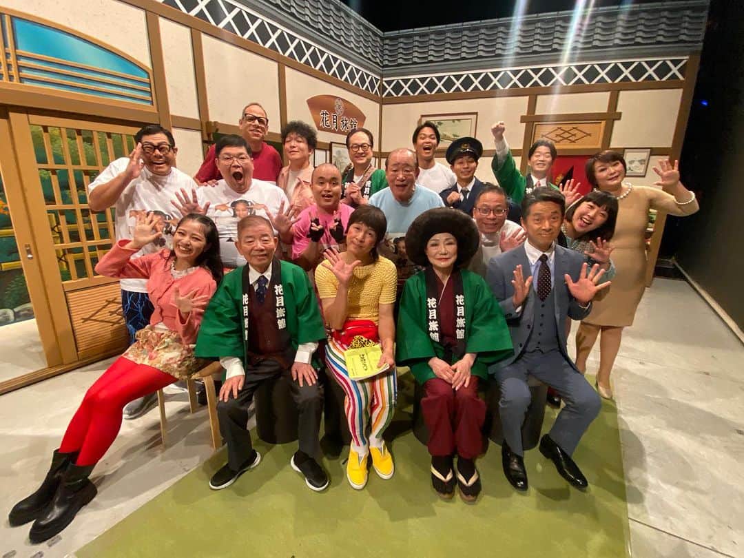 吉本新喜劇のインスタグラム：「#吉本新喜劇  今回もスパッツ伸びすぎ🤗  「アキ助のアイドルと スパッツは裏切らへん✨」  本日10/17(火)〜10/23(月)まで なんばグランド花月で上演中⚡️ @nambagrandkagetsu」