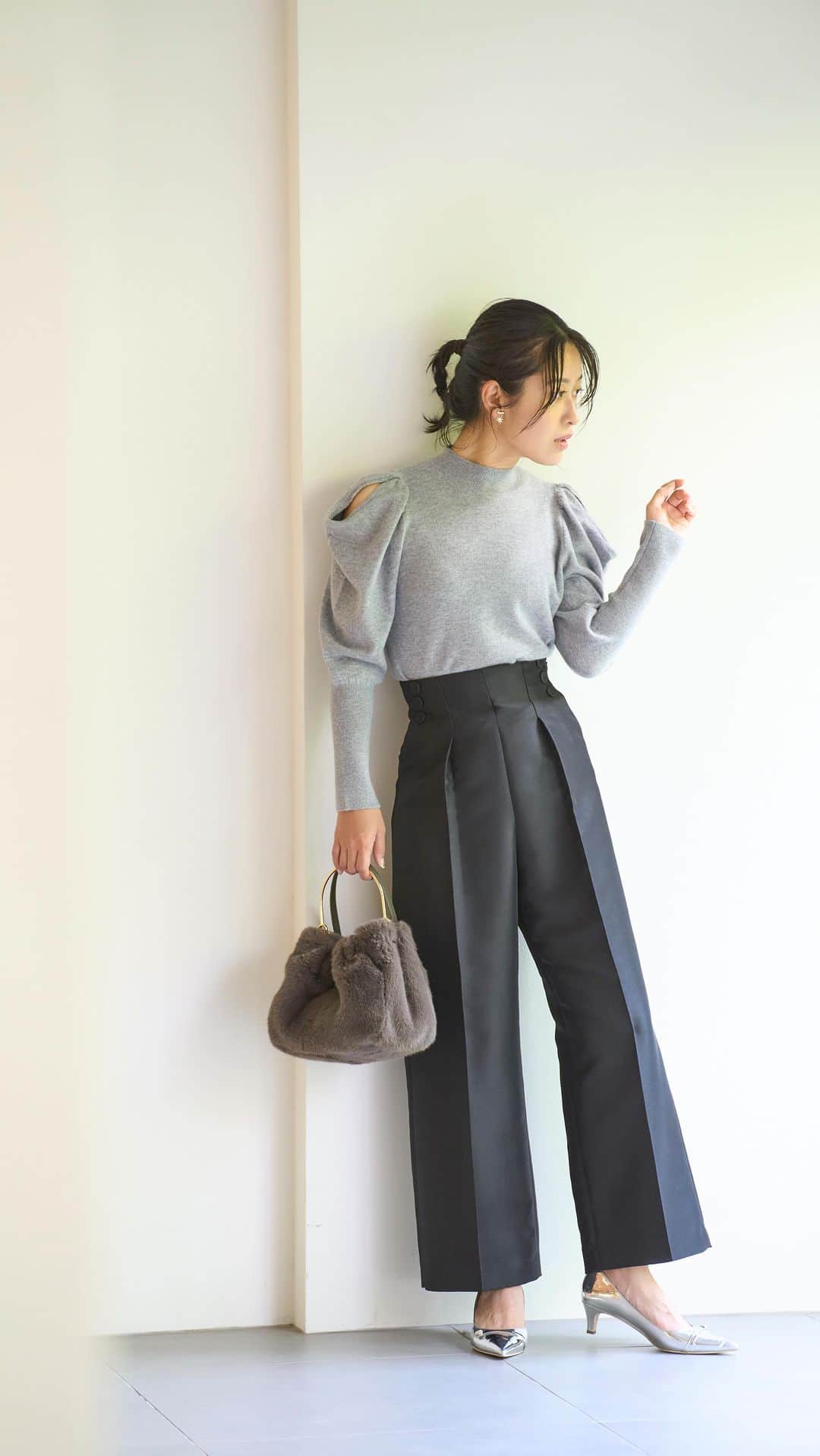 celford_officialのインスタグラム：「【RECOMMEND ITEM】 ⁡ ◆ カシミヤ混肩スリットニットプルオーバー ¥18,700 IVR,LGRY,BLK Fサイズ 着用:GRY,F ⁡ -————————— プレスMayuko Hajime 165cm/ストレート -————————— ⁡ #CELFORDAW23 #celford #セルフォード」