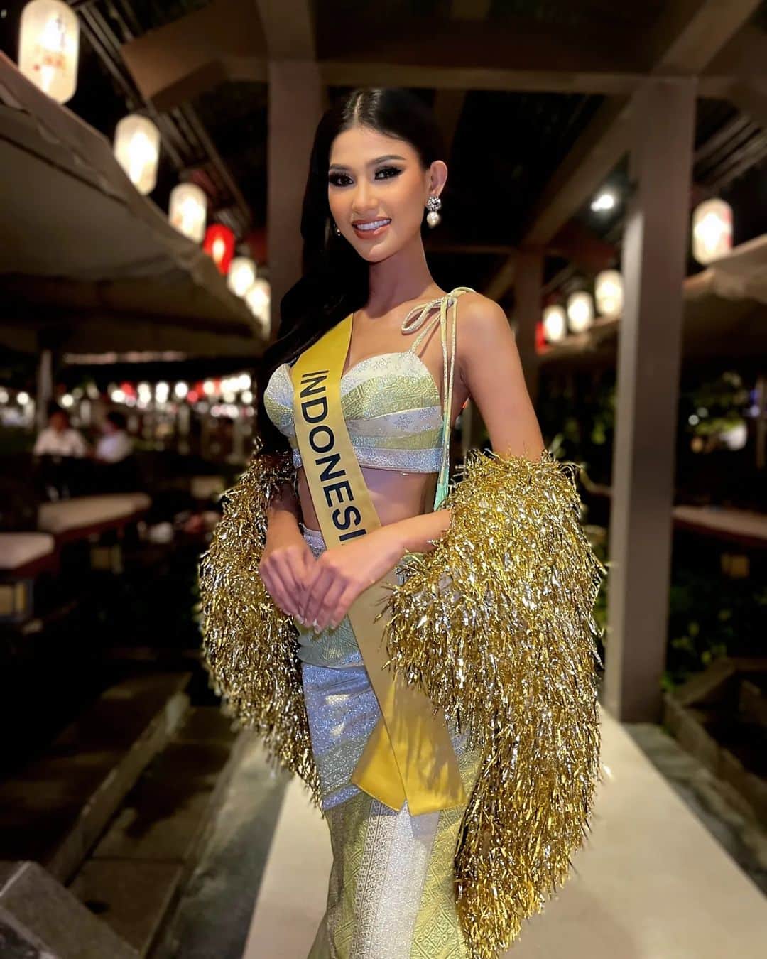 Ivan Gunawanのインスタグラム：「It might be not the perfect one, but A Thousand Years will be my favorite song. Hope you enjoy my performance at the Grand Voice Award @missgrandinternational   Dress : @ivan_gunawan @ivangunawan.indonesia Stylist : @aan_afrino Make up director : @erniaredberry  @missgrandinternational @nawat.tv @teresa.mgi   @ivan_gunawan  @yayasanduniamegabintang  @meidypesik @dardo_djf  #MissGrandInternational2023 #MGI2023 #AliveVietnam #Staynex #CollagenElastin #Aratawellness #MissGrandIndonesia2023」