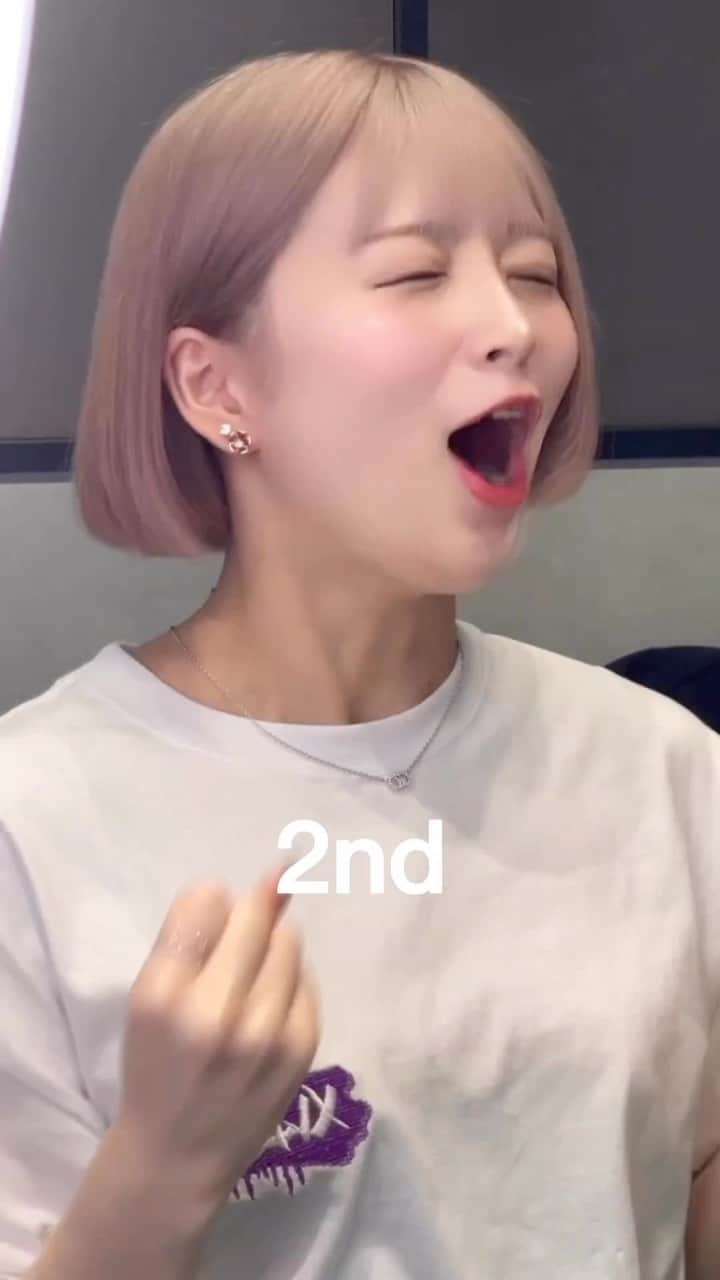 のインスタグラム：「何番の髪型がすきですか？🫶🏻 ⡱  ˗˗˗˗˗˗˗˗˗˗˗˗˗˗˗˗˗˗˗˗˗˗˗˗˗˗˗˗˗˗˗˗˗˗˗˗˗˗ ⁡ ⁡ ⁡ ⁡ 【人気ヘアスタイル8選✨. 】 ⁡ ⁡ ⁡ ◌ @ukita_bob  ⁡ ご質問はコメント欄にお願いします！ ⁡ ⁡ ⁡ ⁡ ˗˗˗˗˗˗˗˗˗˗˗˗˗˗˗˗˗˗˗˗˗˗˗˗˗˗˗˗˗˗˗˗˗˗˗˗˗˗ ⁡ ⁡ ◌ 料金 ◌ ・カット ¥8,800 ・カット 𓂃 トリートメント ¥12,000 ・カット 𓂃 カラー ¥16,000 ・カット 𓂃 カラー 𓂃 トリートメント ¥19,000 ⁡ ⁡ ⁡ 𓂃 よくあるご質問 𓂃 ⁡ ⁡ Q . 予約はどうしたらいいですか？ ⁡ ✎ プロフィールのURLからお待ちしております。 ⁡ ⁡ Q . 場所はどちらですか？ ⁡ ✎  DX SHARE SALON 東京都渋谷区神宮前1-9-8 KI-438ビル 1F-A 【原宿駅、明治神宮前駅から徒歩4分】 ⁡ ⁡ Q . 投稿に若い子しか載っていないですが、 私の年齢でも大丈夫ですか？ ⁡ ✎ もちろん大丈夫です。 僕のお客様は現在【7歳(小学2年生)〜61歳】の方が ご来店してくださっております。 女性は全員可愛くします。 ⁡ ⁡ Q . どんな美容師？ ⁡ ✎ 施術中は喋りすぎず喋らなすぎず 絶妙なリラックスラインを狙います。 ⁡ カットは【ボブ】【ショートボブ】が好きですが、 ミディアム、ロングも好きです。 ⁡ カラーはブリーチをしなくても 【透明感】【くすみ感】が出るところを こだわっています。 ⁡ ⁡ ⁡ 𓂃 #ボブ #切りっぱなしボブ #ボブヘアー #ボブヘア #ボブスタイル #ミニボブ #前下がりボブ #ボブアレンジ #ショートヘア #ショート #ショートボブ #ショートカット #ミディアムヘア #シースルーバング #前下がりボブ #外ハネボブ #小顔カット #似合わせカット #ヘアアレンジ #어레인지 #헤어 #헤어컷 #밥 #hairlove #hairfashion #hairtransformation #haircolor #hairpainting #hairvideo #hairextensions」