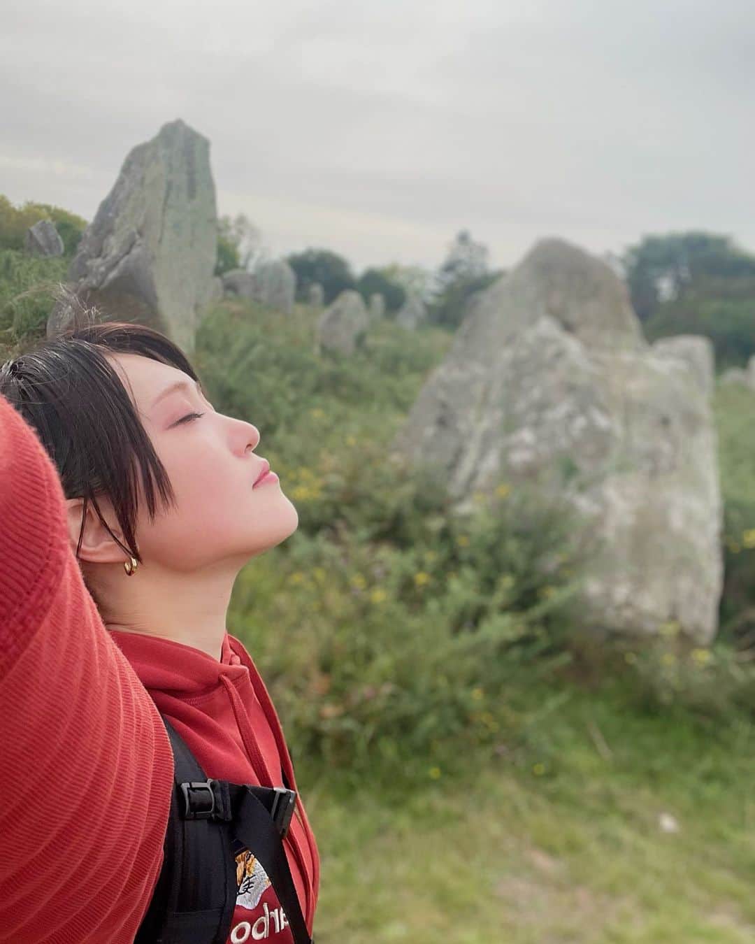 関口愛美さんのインスタグラム写真 - (関口愛美Instagram)「ずっと行きたかったカルナック列石。癒され、打ちのめされてきた。  #巨石 #carnac #カルナック列石 #stones #aligments #carnacstones #遺跡 #megalith」10月17日 22時59分 - sekiguchiaimi