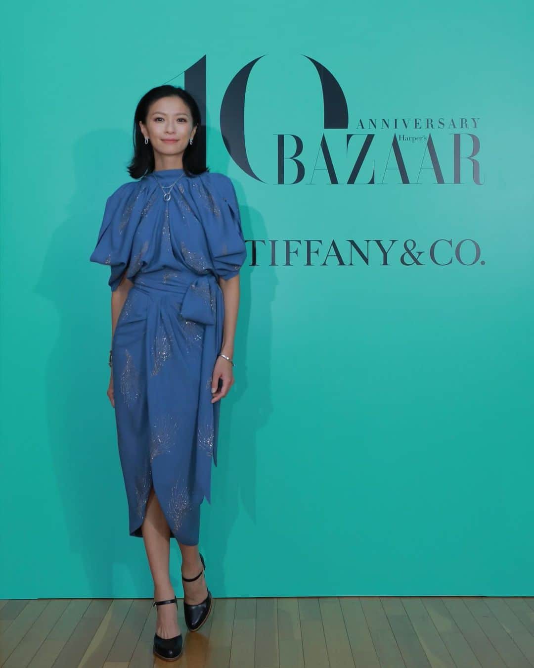榮倉奈々のインスタグラム：「@harpersbazaarjapan   10周年 おめでとうございます🌹  @tods   #HarpersBAZAAR #HarpersBAZAARjapan #BazaarJapan10」