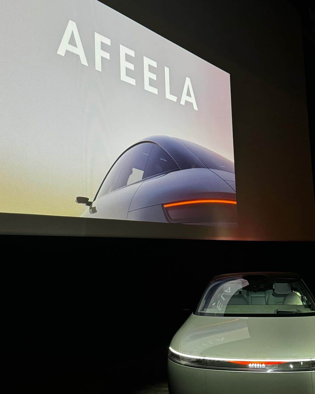 土井地博のインスタグラム：「日本の夜明け SONY HONDA MOBILITY  #design @afeela.mobility   Autonomy、Augmentation、Affinity、3つの「A」。それは私たちのモビリティが成長していく未来の方向。そして、人々に響かせたい新たな価値。  遂に日本からグローバルスタンダードのモビリティ。  #sony #honda #car #japan #globalstandard」