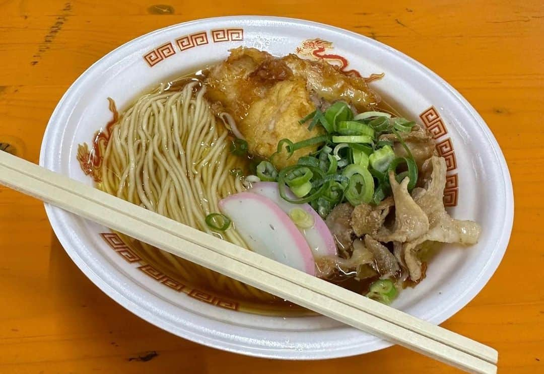 大山純さんのインスタグラム写真 - (大山純Instagram)「大阪のストライク軒が新宿のイベントに！！ 店主さんと知り合いなものでどれどれ…と。 うまい😋 うまっ！！えーうまっ！！！うまいなー…うまいのバリエーション7は出たね。  多分、大久保公園で明日（10/18）まで出店してるよ。  #ラーメン　#魂のストライク軒」10月17日 23時02分 - oj_japan