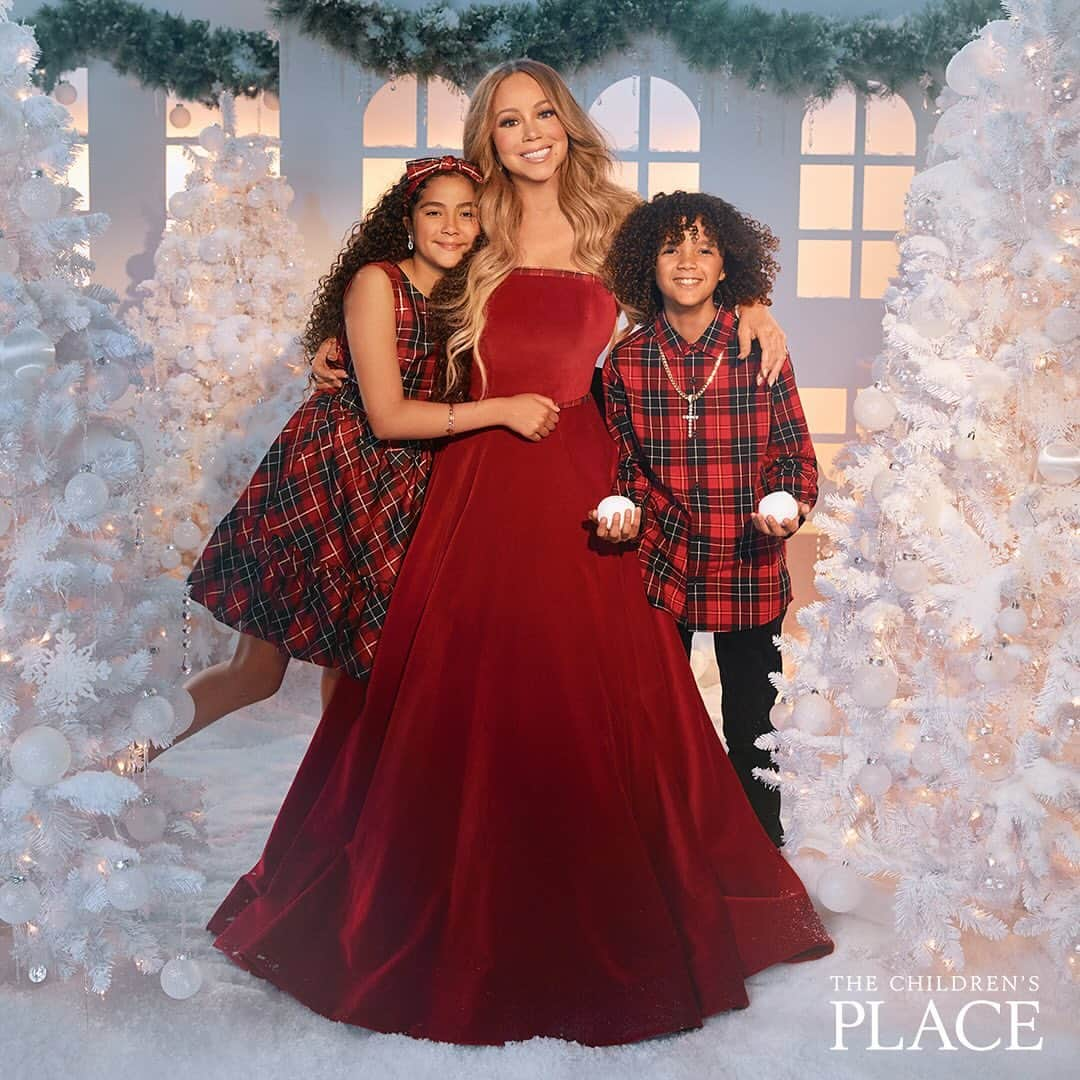 マライア・キャリーさんのインスタグラム写真 - (マライア・キャリーInstagram)「Lambs, I know you want to be prepared for the holidays like I am! I've partnered with the amazing @childrensplace and designed (for the first-time-ever!!!) a limited-edition gown that is perfect for the season. Get this mesmerizing dress, matching PJs and so much more glam at the place to be this season, THE CHILDREN’S PLACE! Check my link in bio now! #ad」10月17日 23時03分 - mariahcarey