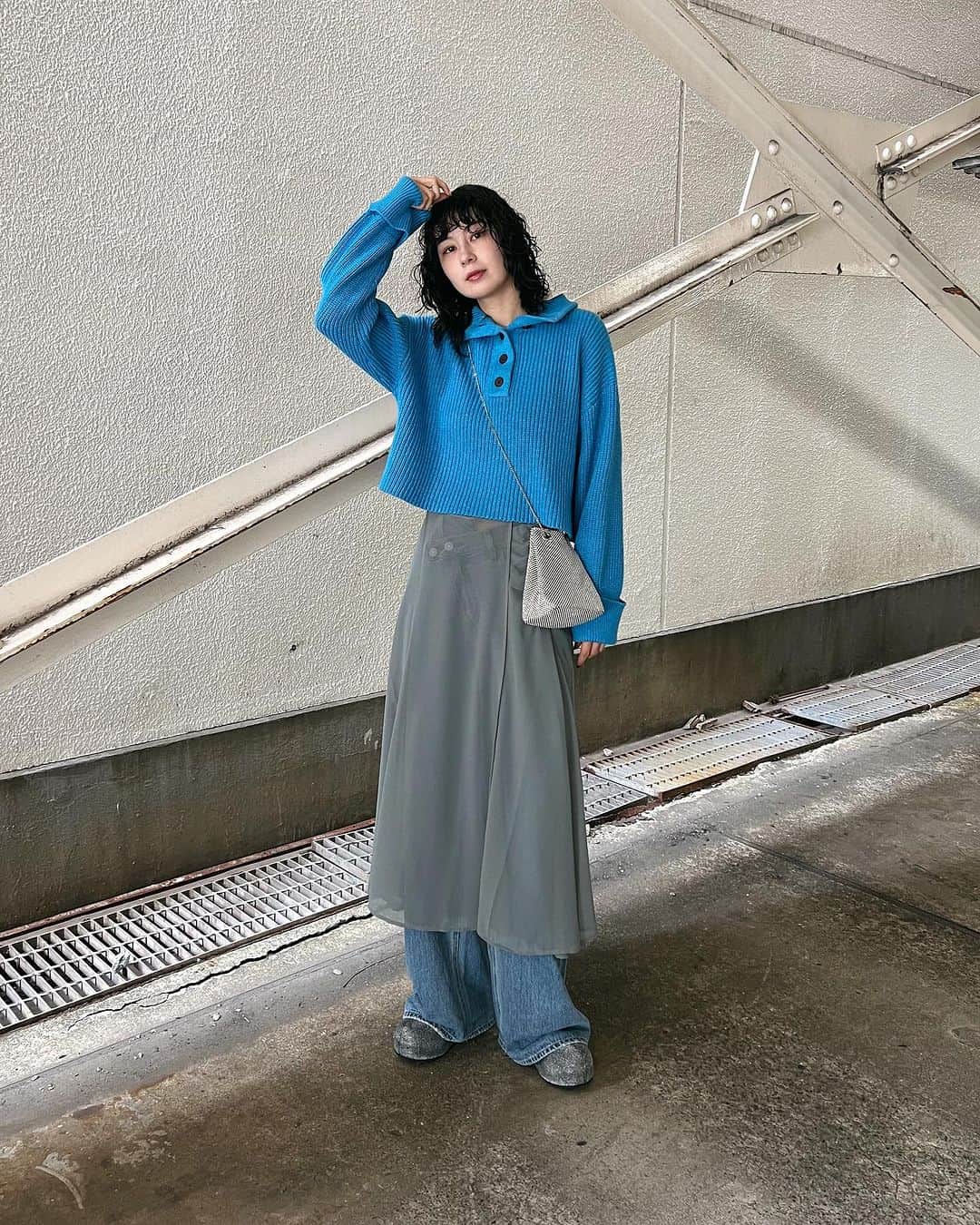MOUSSY SNAPさんのインスタグラム写真 - (MOUSSY SNAPInstagram)「#MOUSSYSNAP @lis_a0824 173cm  ・BUTTON UP HIGH NECK KNIT TOP(010GAA70-6880) ・SWITCHING SLIP DRESS (010GA730-5750) ・CROSS WAIST WIDE STRAIGHT(010GA211-5610) ・GRIMMER BUCKET CHAIN BAG(010GAS51-5370) 全国のMOUSSY店舗／SHEL'TTER WEBSTORE／ZOZOTOWNにて発売中。  #MOUSSY」10月17日 23時04分 - moussysnap