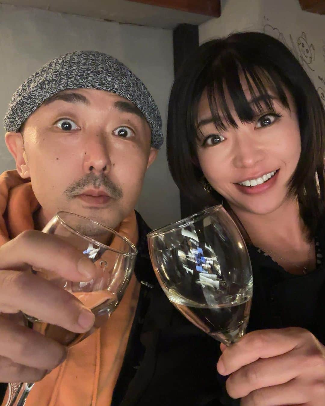 範田紗々さんのインスタグラム写真 - (範田紗々Instagram)「ふじポンBAR❣️ 代々木のBAR、chill houseさんで、仙台でお世話になった藤井洋平さんが一日店長をされていたのでおじゃまして来ました〜✨ ふじポンさんのお客様からワインごちそうになってしまった〜🥰」10月17日 23時15分 - handa_sasa