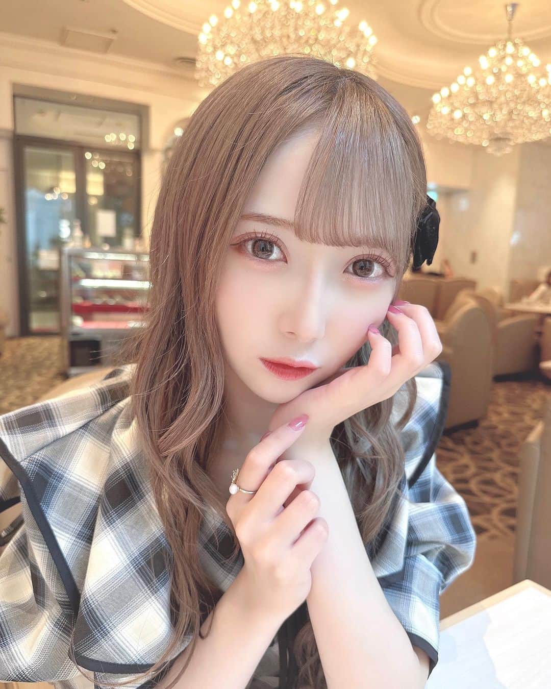 谷崎早耶さんのインスタグラム写真 - (谷崎早耶Instagram)「🍨🤍  おしゃれなカフェに行ってきたよ（´-`）.｡oO  先月、みーちゃんとカフェめぐりしてきました！！❤︎ お喋りたのしくて！コーラフロートもおいしかったなあ✊🏻  それにしてもわたし、巻きおろしはまりすぎですね笑笑」10月17日 23時14分 - tanizaki_saya__