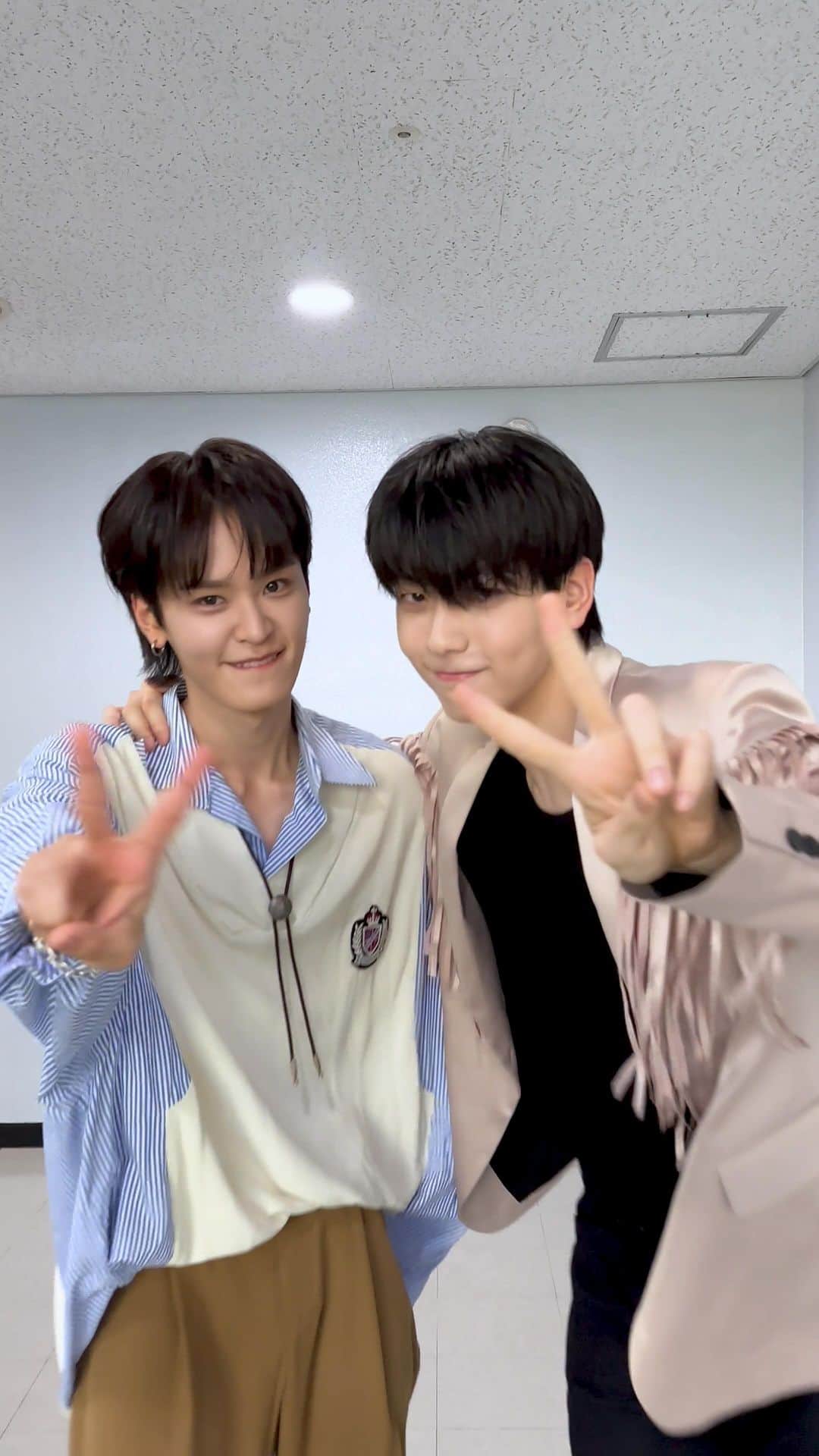 のインスタグラム：「태래랑 keep on chasing🏃‍♂️ #ChasingThatFeeling #SOOBIN #태래 #TAERAE #TEMPEST #템페스트 @tpst__official  #투모로우바이투게더 #TOMORROW_X_TOGETHER #TXT #TheNameChapter #FREEFALL」