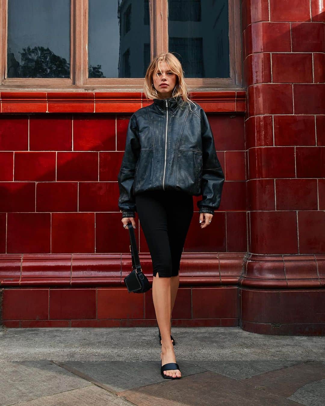 トップショップのインスタグラム：「Leather jacket + capri = effortless chic.  Joni capri jean [133194843]」