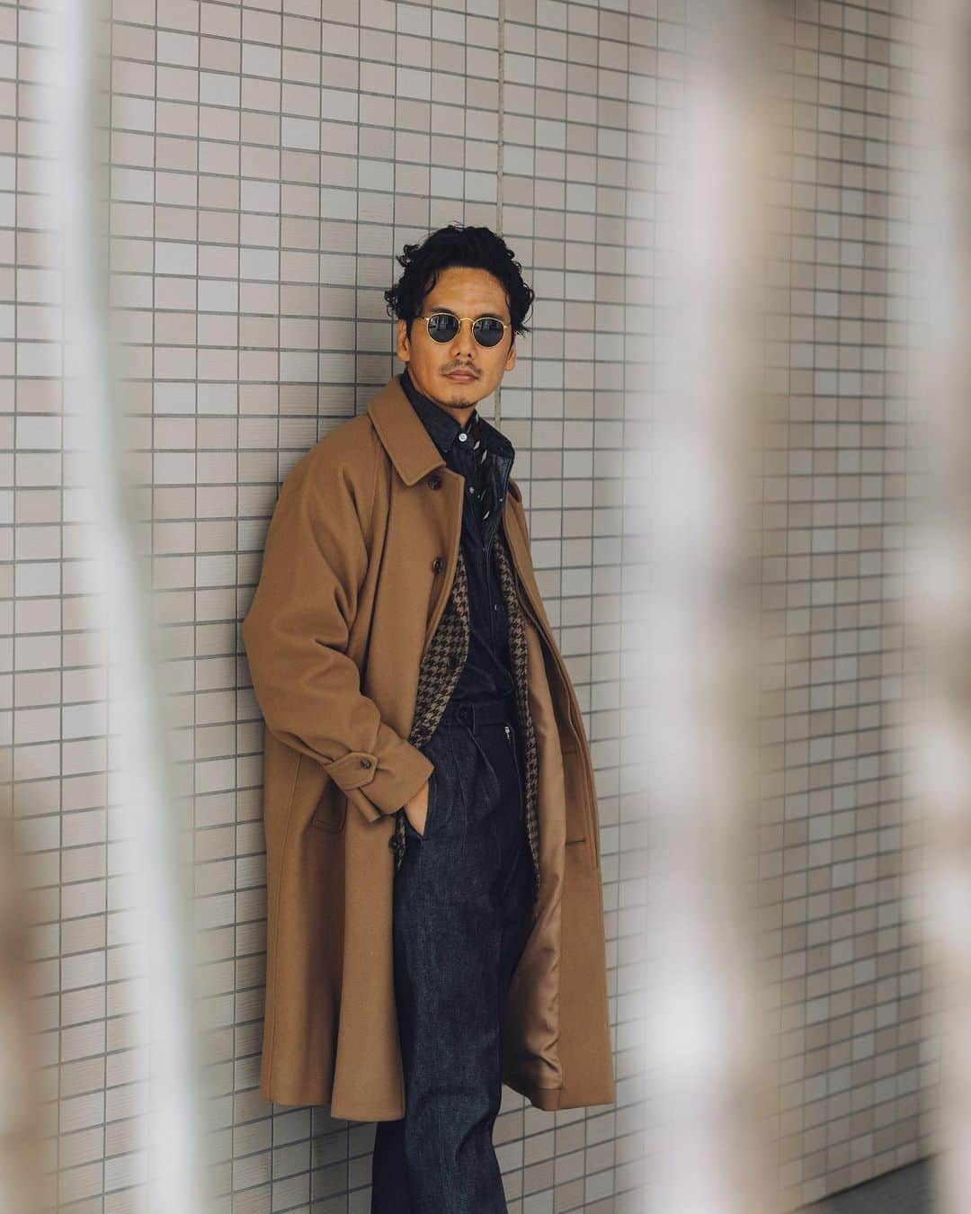 Shuhei Nishiguchiさんのインスタグラム写真 - (Shuhei NishiguchiInstagram)「Modern↔︎Vintage Classic〈 @milaschon.milano 〉Styling⑤⬅︎⬅︎⬅︎swipe left  ベージュ、キャメル、ダークブラウンとダークグレーを合わせたスタイリング。上質な素材とラギッドな素材を合わせることで生まれる化学変化をいつも楽しんでいたい。  Tap for Brands ・ ITEM Coat： @milaschon.milano  Jacket： @milaschon.milano  Shirt： @milaschon.milano  Necker chief ： @milaschon.milano  Trousers： @milaschon.milano  Sungrasses： @rayban 80's Shoes： @enzobonafeshoes   ・ #milaschönmilano #jacketstyle #classicmenswear #gentlemen #follow #influence #pr #bestoftheday #vintagewear #spezzatura #outfitmen」10月17日 23時11分 - shuhei_nishiguchi