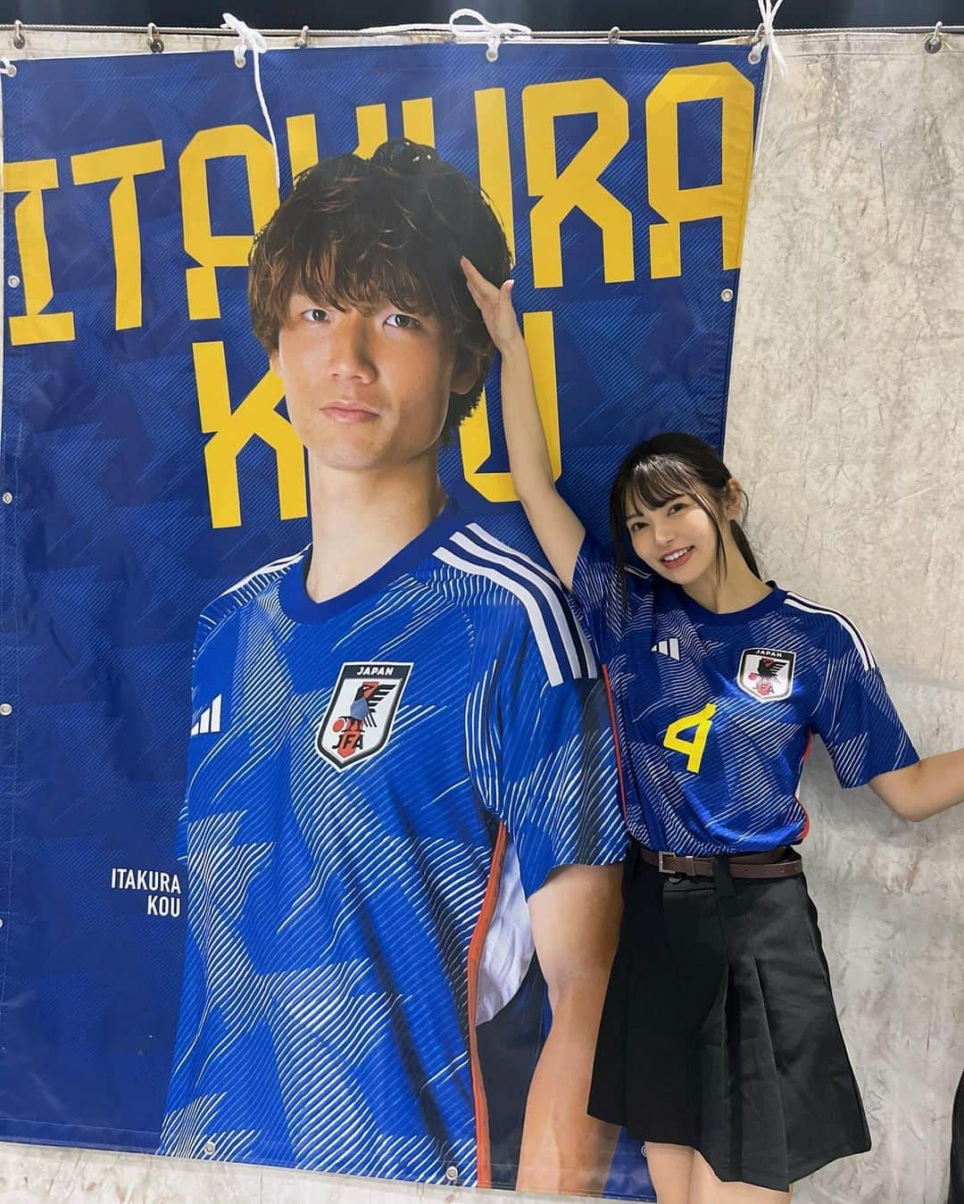 あやてん（島田彩加）のインスタグラム：「取り急ぎ、、  日本強すぎ！！！！！  #キリンチャレンジカップ  #サッカー日本代表  #日本代表  #現地観戦  #ノエスタ  #daihyo  #サッカー観戦」