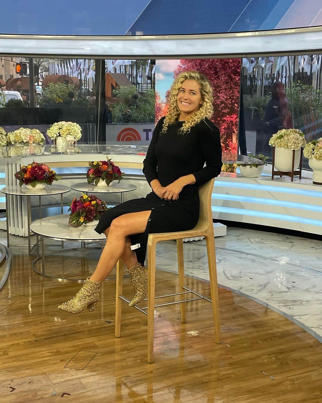 リンゼイ・ジャコベリスのインスタグラム：「What an amazing way to kick off my book launch with the @todayshow」