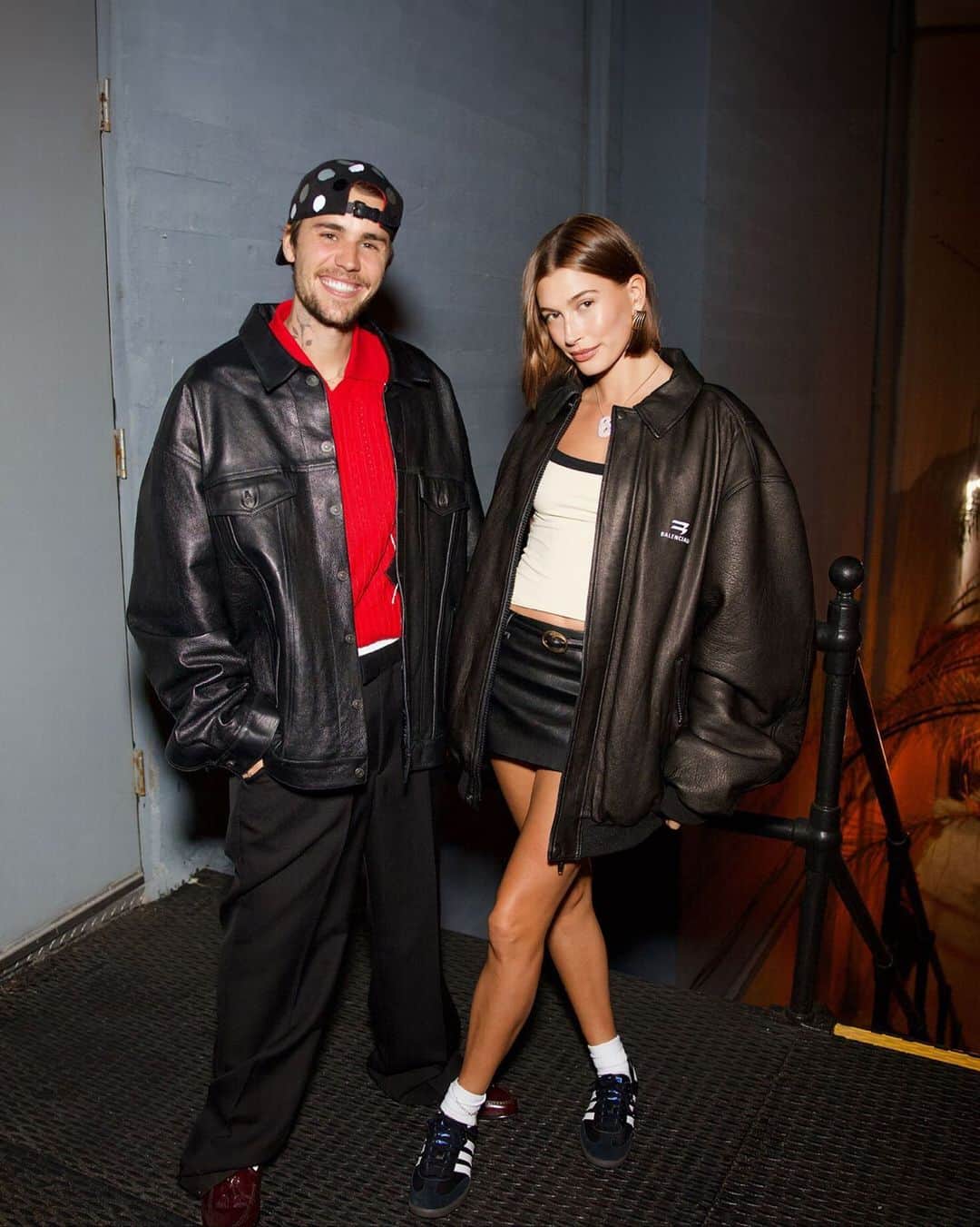 サントーニのインスタグラム：「The perfect pair. @justinbieber —captured with wife @haileybieber in Los Angeles— wears our #SantoniAndrea loafer.  #InSantoni #JustinBieber #Santoni」