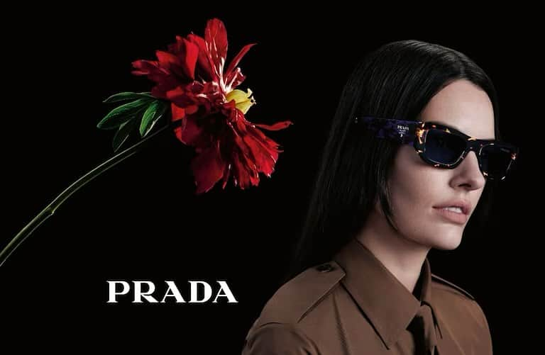 アマンダ・マーフィーのインスタグラム：「@prada Eyewear #PradaFW23 by @willyvanderperre @ferdinandoverderi @ashleybrokaw #olivierrizzo @anthonyturnerhair @lynseyalexander」