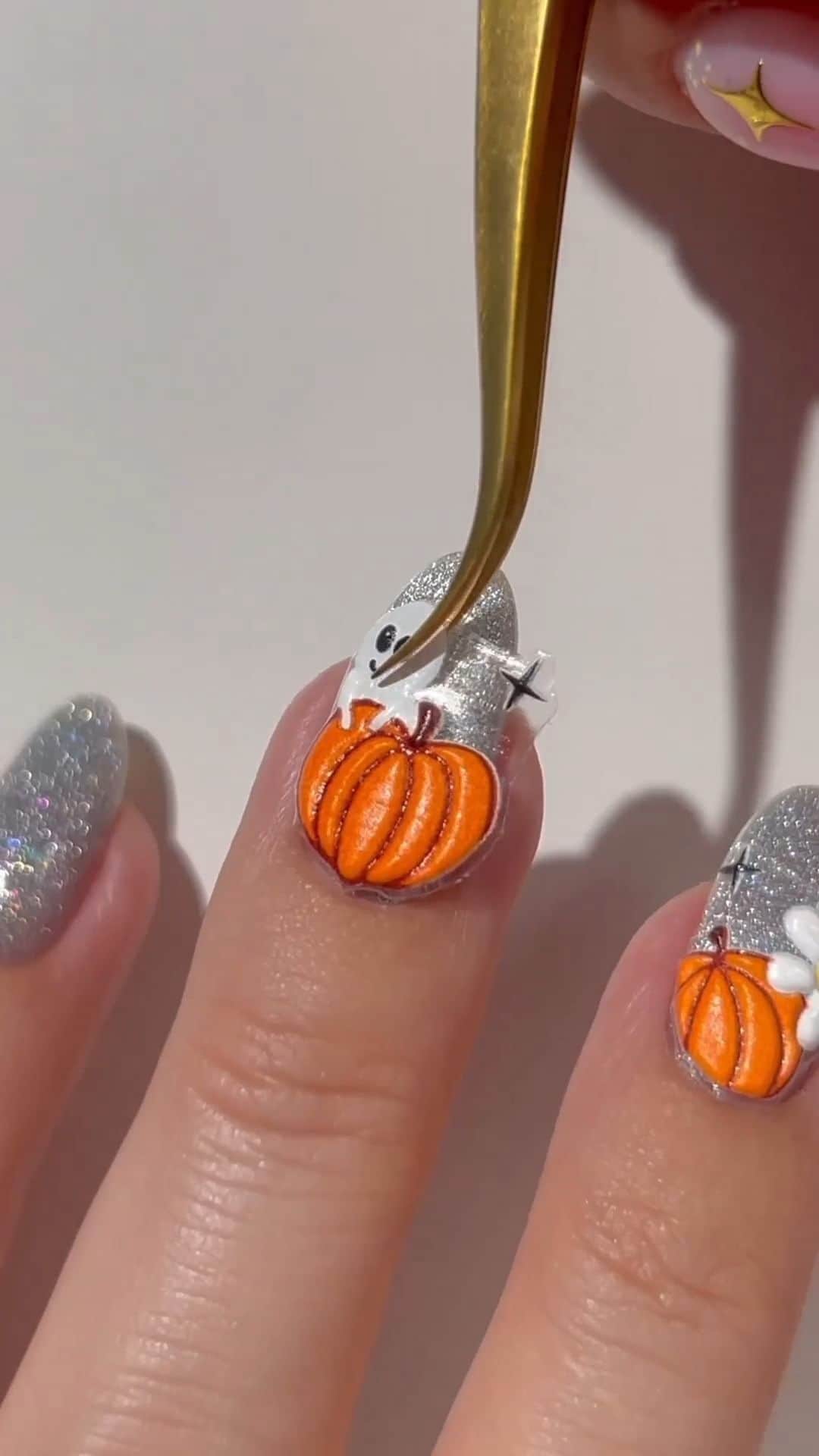 SHEINのインスタグラム：「Need pumpkin patch princess inspo? @heygreatnails nailed it 🎃👻💅  #SHEINinspo」