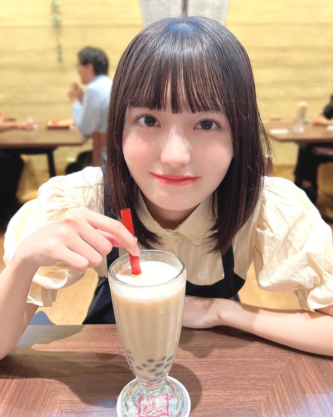 小柴美羽さんのインスタグラム写真 - (小柴美羽Instagram)「チャイ  .  .  .  .  .  .  . #タピオカ #渋谷カフェ #カフェ #渋谷 #アイドル #私服 #ぱっつん前髪 #前髪 #黒髪 #メイク #ナチュラル #japanese #japan #japantravel #japanesegirl #japanlife #idol #japaneseidol」10月17日 23時31分 - miu_koshiba