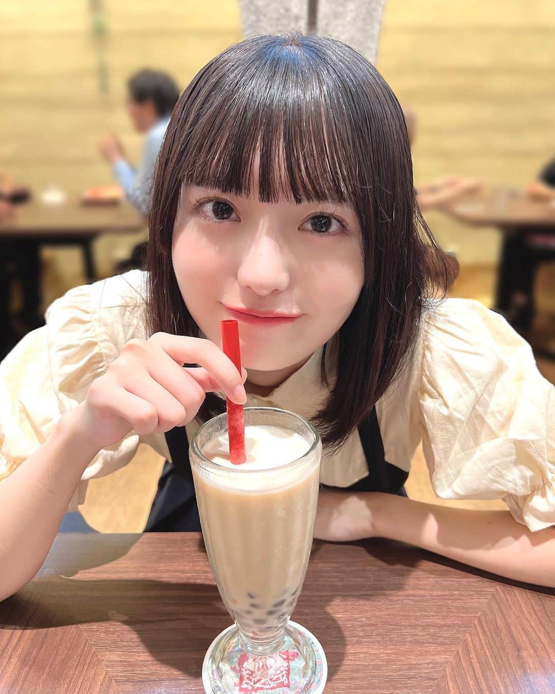 小柴美羽さんのインスタグラム写真 - (小柴美羽Instagram)「チャイ  .  .  .  .  .  .  . #タピオカ #渋谷カフェ #カフェ #渋谷 #アイドル #私服 #ぱっつん前髪 #前髪 #黒髪 #メイク #ナチュラル #japanese #japan #japantravel #japanesegirl #japanlife #idol #japaneseidol」10月17日 23時31分 - miu_koshiba