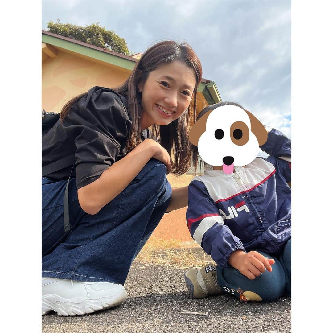 中里さや香さんのインスタグラム写真 - (中里さや香Instagram)「娘と少し遠くへお出かけ♪犬山にあるモンキーパークに行ってきたよ🐵💓  写真を見て気付いた人いるかもだけど…私の服装、いつもと違うの分かりますか？（いつもジャージ笑） 今話題の「プロのスタイリストがコーデを選んでくれる」エアークローゼット　@aircloset_official を利用してみました✨  最初に50項目の質問に答えてスタイリングカルテを作成✍️ 自分の顔写真・全体を登録しておくと、スタイリストさんがイメージしやすいから尚、good👍  スタイリストさんには初回だったから「いつものスタイルと新しいスタイルを半分ずつ取り入れたい」とリクエストしてみました‼︎ リクエストしてから3日後位に手元に洋服が届いたよ〜👀✨✨ 送られてきた洋服はマイページからだとどんな洋服なのかの情報や着回し方（アクセサリー&靴）などスタイリストさんが教えてくれるから毎度、考えてコーデしなくても良いのが楽ち〜ん💓💓  次はどんなコーデをリクエストしようかなーって楽しめてワクワク😊 洋服のマンネリ化に悩む人、洋服買っても置く場所が無い人、色んな服を着てみたい人なんかにオススメだよ〜😽  ✅クーポンコード→XwkQs 全プラン54%OFFになるよ✨ ※何度でも洋服の交換可能なレギュラープランが約5000円 ※初めて試す月に1回3着届くライトプランが約3000円 ※好きな時に解約出来るのも良いね⭕️  #pr#エアクロ応援企画#aircloset#エアクロ#エアークローゼット#エアクロ秋カラー#オフィスカジュアル#旅行#プロが選ぶコーデが届く #お出かけ#洋服マンネリ化脱退#いつもと違う服装#キレイめコーデ #大人コーデ」10月17日 23時36分 - sayakashi1217