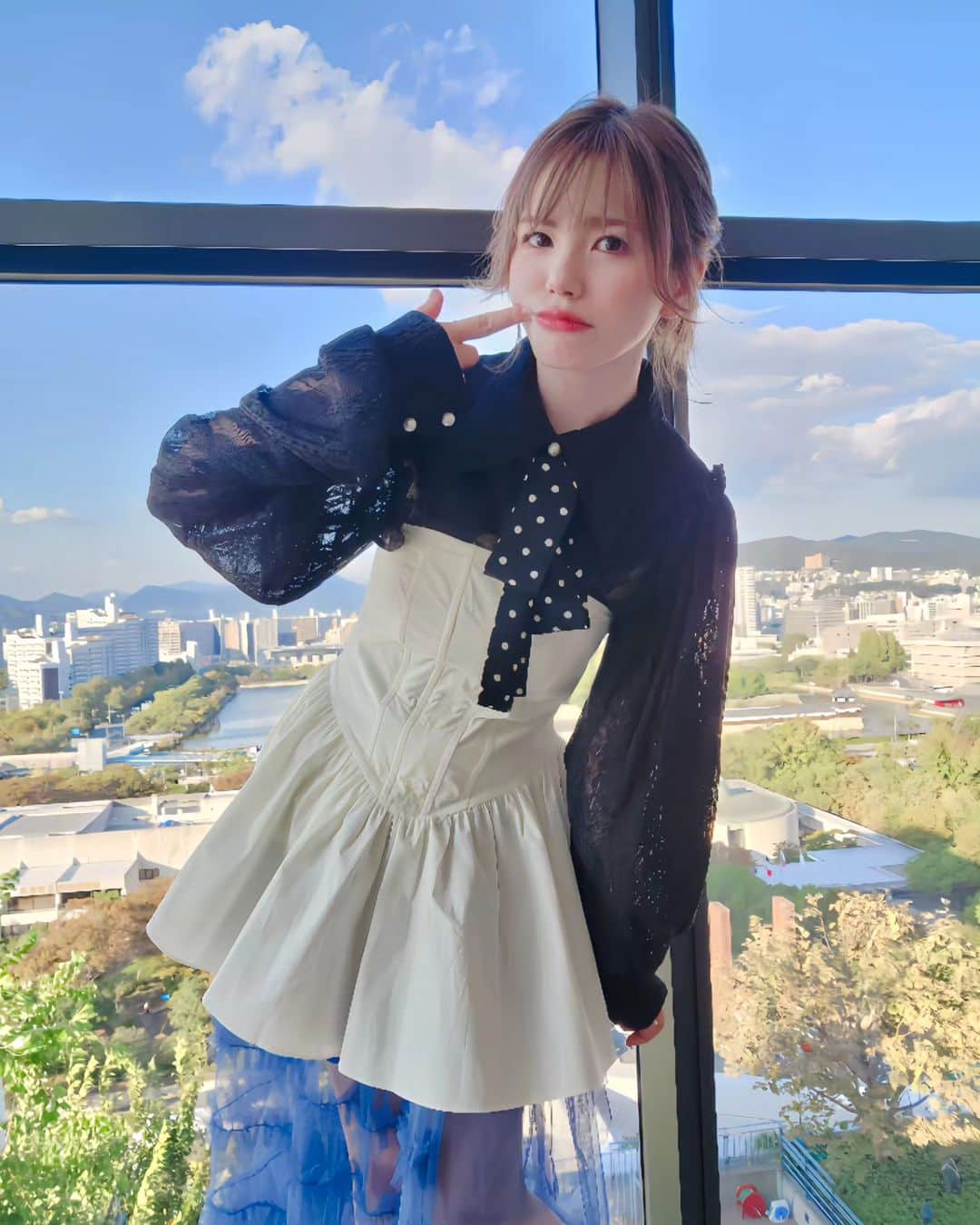 のインスタグラム：「なんかひさしぶりだあ! : 10/15@ ポップカルチャーひろしまありがとうございました🕊️🌈 hair&make:平川さん💇‍♀️ styling: @tsubasashimoda 👗  : ヒューマンアカデミーの学生さんとのアフレコチャレンジ楽しかったあ📖 コスプレイヤーさんたちみんな素敵でした✨ 関わらせていただいている作品のキャラクターを見つけては嬉しくなっていたまちこ😊 #Machico #PCH2023 #衣装 #衣装記録」
