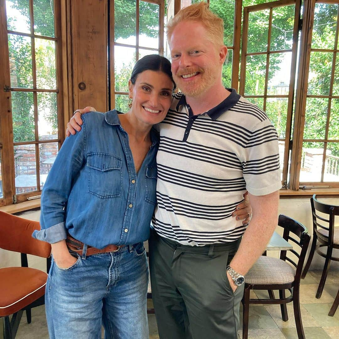 イディナ・メンゼルのインスタグラム：「Well, say hello to @idinamenzel, my lovely guest on this week’s Dinner’s on Me episode! 👋🍽️🎧🫶 On this episode, Idina Menzel and I enjoy delicious Mediterranean food at @eatwithbacari in Sherman Oak. Idina discusses life before “Rent” fame, the painful way “Wicked” on Broadway came to an end, and her showmance with actor Taye Diggs. New ep is in the bio—hurry and give it a listen ❤️ (This episode was recorded on September 27, 2023.)」