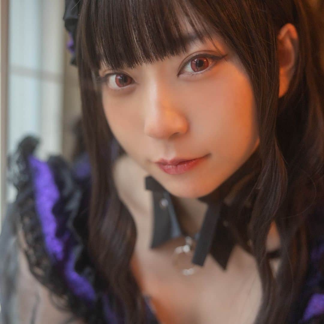 星乃まみのインスタグラム：「もうすぐハロウィンだねぇ～！！！ 小悪魔風まみたん！ なんちゃって！笑 これはハロウィン風に見えるけどお友達から借りたコンカフェの衣装✨  ＃ハロウィン　＃ハロウィンコスプレ ＃ハロウィンメイク ＃コンカフェ　＃コスプレ　＃コスプレイヤー　＃メイド　＃黒髪　＃パンクファッション 　＃小悪魔」