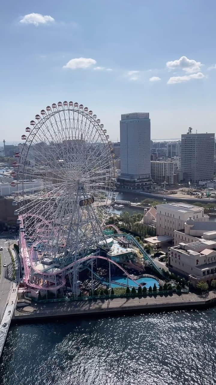 横浜ベイホテル東急［公式］のインスタグラム：「// 秋晴れのみなとみらい☀️ 昼間はあたたかくなりましたが 夜はぐっと気温が下がります 寒暖差にはくれぐれもお気をつけください… . #ホテルからの景色  #ホテル #旅行 #秋旅  #横浜港 #海 #秋晴れ #秋空  #横浜ベイホテル東急  #みなとみらい #横浜  #みなとみらい線フォト散歩  #autumn #hotel  #bayview #yokohama  #trip #sky  #yokohamabayhoteltokyu  #myyokohama」