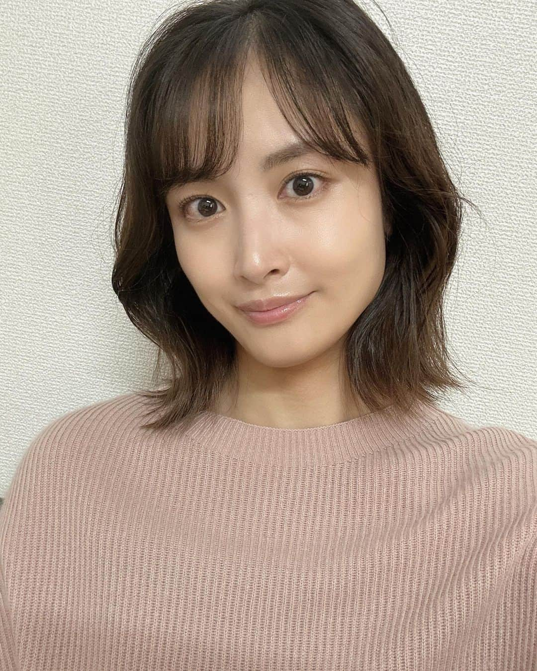 下垣真香さんのインスタグラム写真 - (下垣真香Instagram)「𓂃 DHC薬用リップシリーズのWEB CMに 出演させていただいてます💄  なんと！今回初めてのお母さん役🫣.ᐟ‪‪‪.ᐟ‪‪‪ 集中保湿用の薬用リップバームを使用してます！  隣で寝ている子供が心の底から愛おしく感じました♡ お母さんになれてるかな…？🤭  是非ご覧下さい！  @dhc_official_jp  #dhc #薬用リップ #リップバーム #cm #webcm」10月17日 23時47分 - madoka_shimogaki