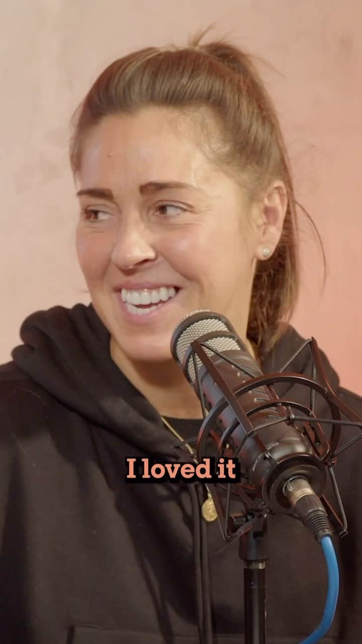 ファラ・ウィリアムズのインスタグラム：「🚨New episode Out NOW🚨  @fara44 & @esp__18 discuss @bethmead_ returning from injury, all the talking points from the weekend games & the treatment @alessiarusso99 received in the Arsenal vs Man Utd game 😱  You can now watch on FIVE YouTube & on Spotify link in bio🎧  #bbbpod #womensfootball #wsl #football #spotify #arsenalwomen #womensfootballpodcast #afc #mufc #mufcwomen #bethmead #russo #leicestercitywomen」