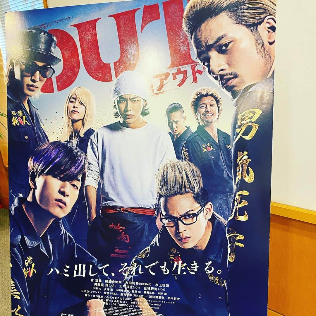 青木さやかさんのインスタグラム写真 - (青木さやかInstagram)「品川ヒロシさんの映画OUTの試写会にいきました。むちゃくちゃ面白かったです。  時々思い出すのですが 年に一度の笑っていいともの特大号の時に、アルタの階段で、品川さんとかわしまさん（劇団ひとりさん）と３人で「本が書きたい」と話していました。 あれから20年経ちまして。品川さんもかわしまさんも、本出されて映像化されて、しかも監督までしてるって凄すぎる！ #OUT  #映画out  #品川ヒロシ　さん #わたし舞台稽古着！」10月17日 23時52分 - sayaka___aoki