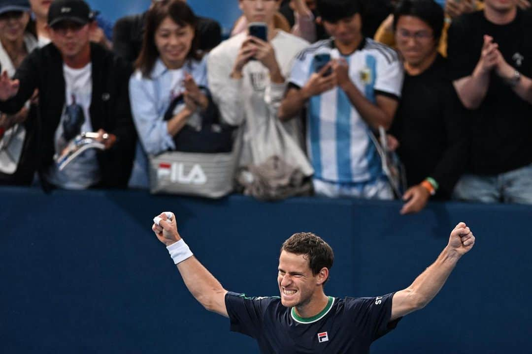 ディエゴ・シュワルツマンさんのインスタグラム写真 - (ディエゴ・シュワルツマンInstagram)「Gran día en Tokio ❤️📍🇯🇵🎾!!! Siempre un placer @francerundolo 🇦🇷🇦🇷」10月17日 23時54分 - dieschwartzman