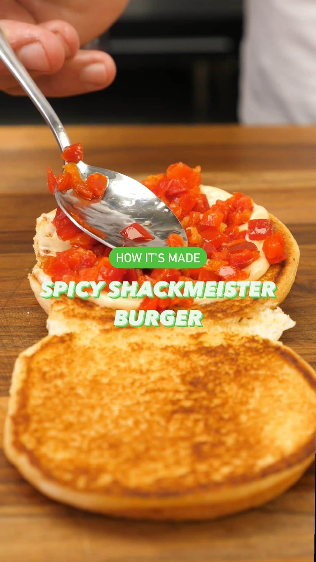 SHAKE SHACKのインスタグラム：「The next hot topic: our Spicy ShackMeister Burger. 🔥 Spiced with a special pepper blend and topped with crispy onions and cherry peppers, it’s obsessively spicy. Watch us build it 👆」