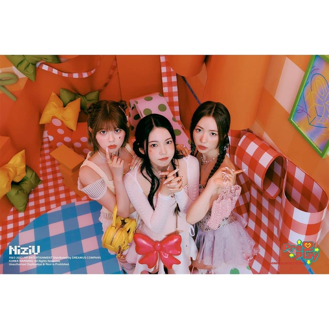 Niziさんのインスタグラム写真 - (NiziInstagram)「NiziU(니쥬) "Press Play" UNIT TEASER IMAGE 💗  #MAYA #마야 #RIKU #리쿠 #AYAKA #아야카  ▶️ 2023.10.30 MON 6PM (KST)  #NiziU #니쥬  #PressPlay #NiziU_PressPlay #HEARTRIS #NiziU_HEARTRIS #니쥬_PressPlay_한국데뷔」10月18日 0時01分 - niziu_info_official