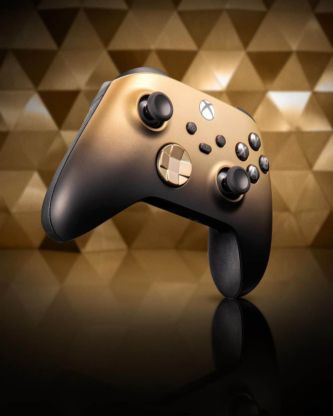 Xboxのインスタグラム：「Gold and gorgeous ✨   Grab your Xbox Wireless Controller – Gold Shadow Special Edition today.」