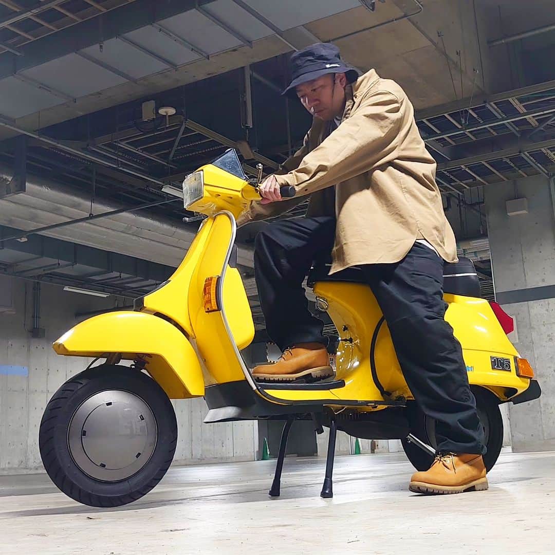 のインスタグラム：「Vespa💛 and Timberland🥾.  #vespa #VespaT5 #vespapx200gs #T5 #vespaexcel #vespagram #vespamania #vespalovers #timberland #timberlandboots #timberland6inch」