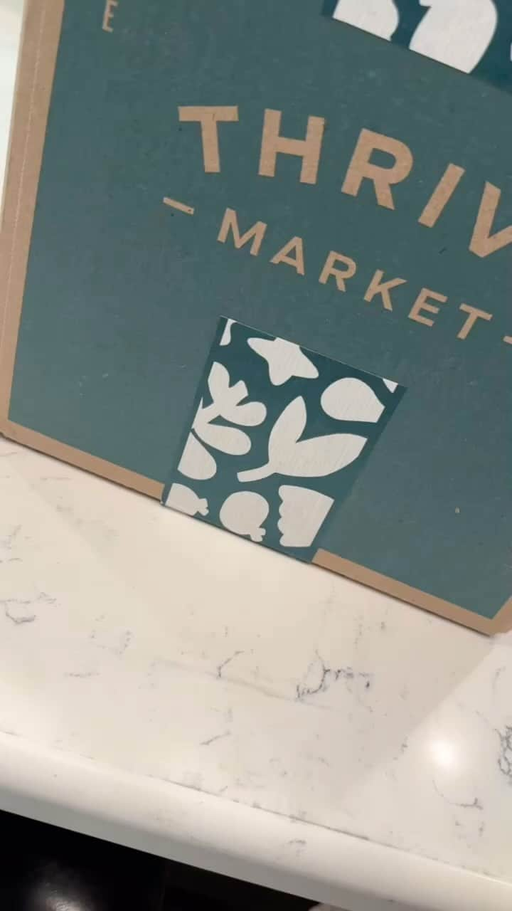 メリッサ・フランクリンのインスタグラム：「Round three… Cait’s Favorite Snacks, Thrive Market Edition! As I mentioned in the video, this is not sponsored at all. I’ve been a member of Thirve for years and love that we can get the best price for so many of our favorite things. I probably place an order every one or two months and just stock our pantry with things we all love, but these are our most notable favorites. I also love checking out all their new seasonal items when the season changes🤗🍁🍂」