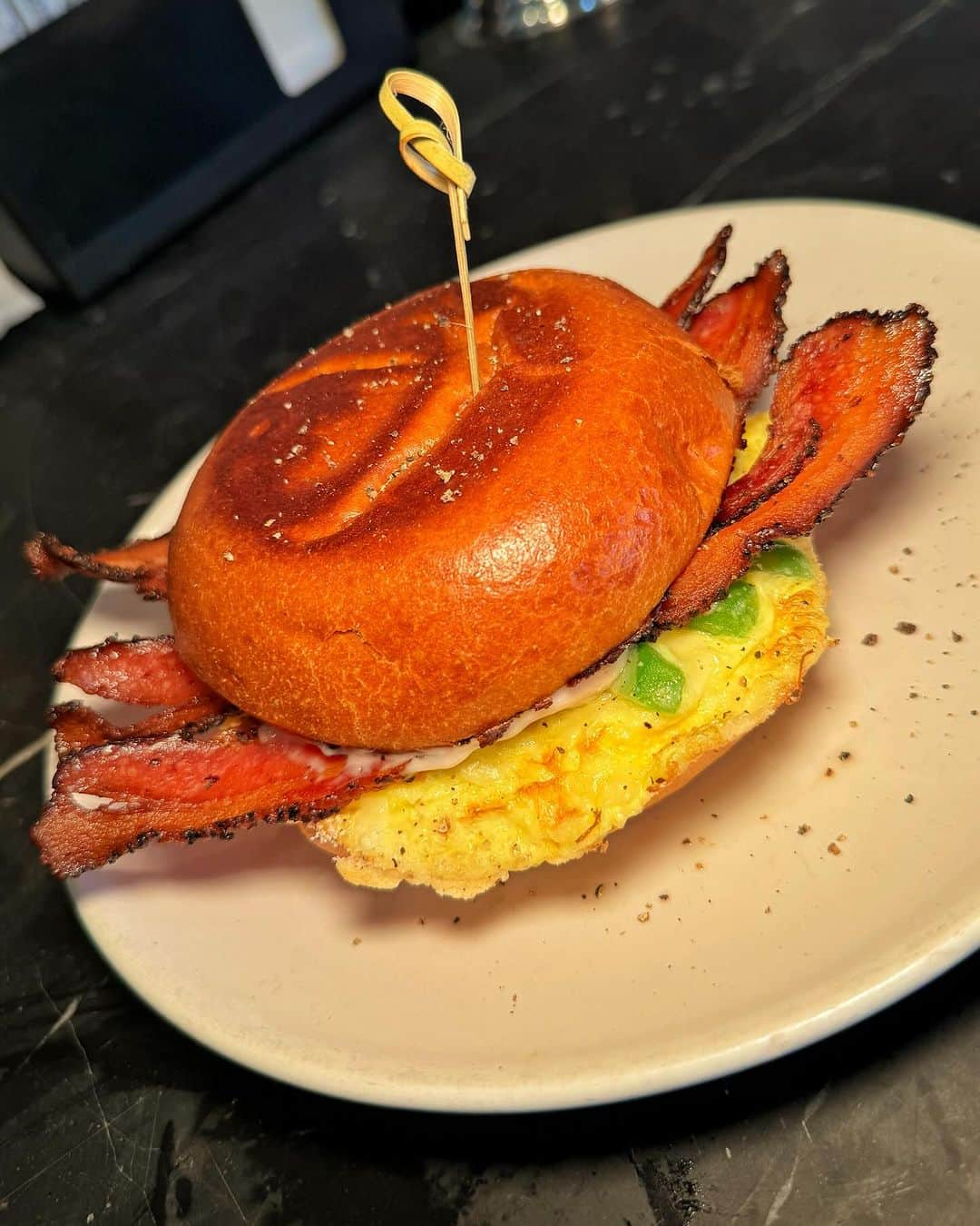 エッグショップのインスタグラム：「Perfect shot of our delicious PEPPER BOY SANDWICH! 🍳🫑🔥 #EGGSHOPNYC #eggsandwich #brunch #brunchnyc #breakfastlover  📍151 Elizabeth Street (Nolita) 📍138 N 8th (Williamsburg)」