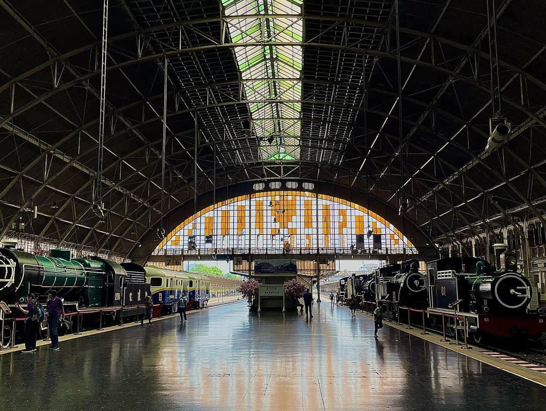 みまるさんのインスタグラム写真 - (みまるInstagram)「国鉄の旅🛤️🚃🇹🇭  ピンクガネーシャ様🐘🩷 百年市場👩‍🌾  #20230812 #時差投稿  #ピンクガネーシャ  #百年市場  #チェチュンサオ  #国鉄旅 #みまる #mimaru #🇹🇭 #海外移住 #タイ #バンコク #タイ移住 #バンコク生活 #bangkok #thailand #海外生活  #海外旅行  #ナチュラルライフ #干物女 #自由人 #youtuber #バンコク情報  #みまるチャンネル  #バンコク観光 #バンコク旅行 #ワットサマーンラッタナーラーム」10月18日 0時33分 - mimaru_dayo